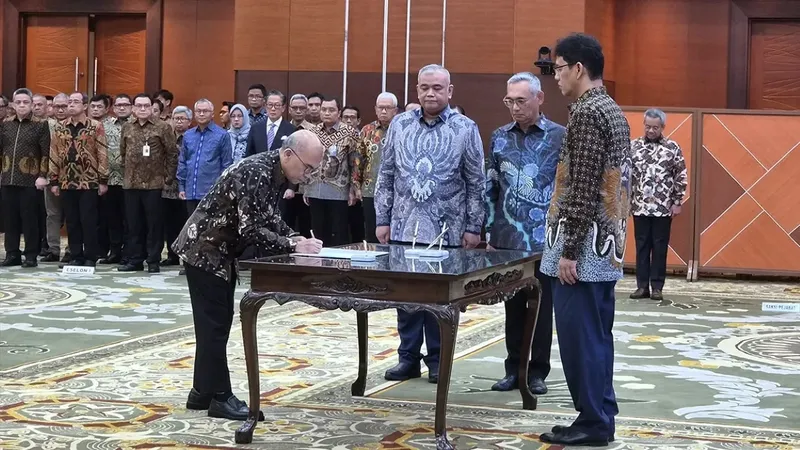 Purbaya Lantik Robert Leonard Marbun sebagai Sekretariat Jenderal Kementerian Keuangan