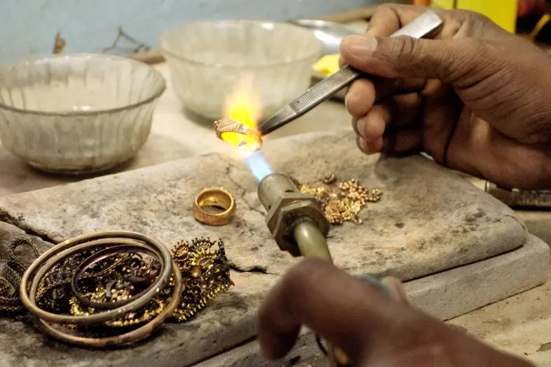 Aspek Perpajakan atas Jasa Terkait Emas Perhiasan